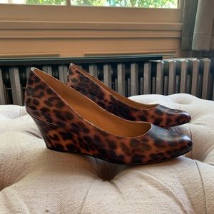 Like new leopard print Nine West wedges